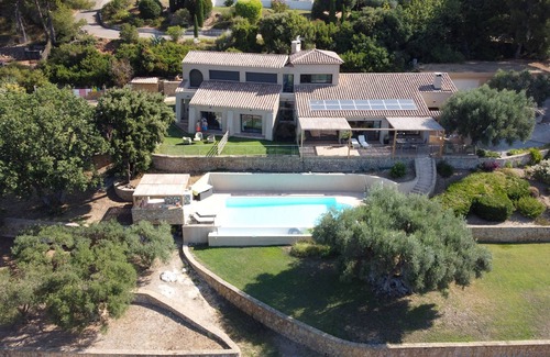 Ollioules House | Property sea view sleeps 14