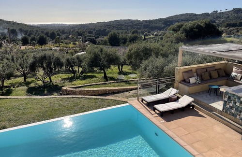 Ollioules House | Property sea view sleeps 14