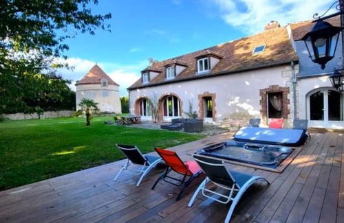 Bailleau-l'Eveque House | Propriété historique, vue château, calme et jacuzzi