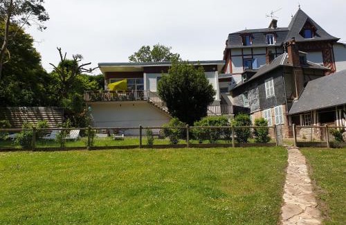 Honfleur Bed & Breakfast | Propriété La Claire