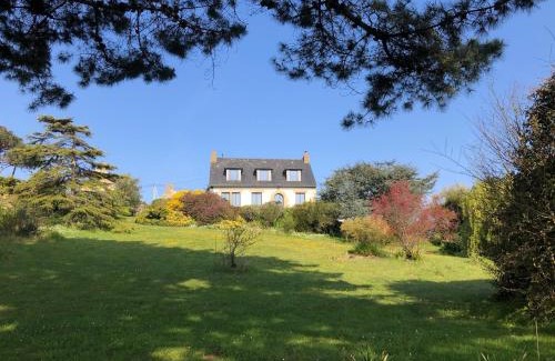 Plougrescant House | Propriété pieds dans l’eau, vue mer exceptionnelle