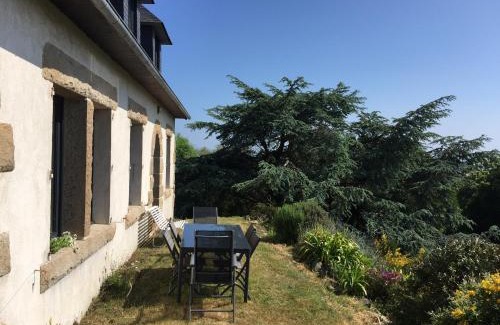 Plougrescant House | Propriété pieds dans l’eau, vue mer exceptionnelle