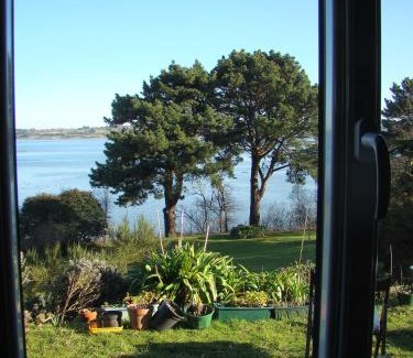 Plougrescant House | Propriété pieds dans l’eau, vue mer exceptionnelle