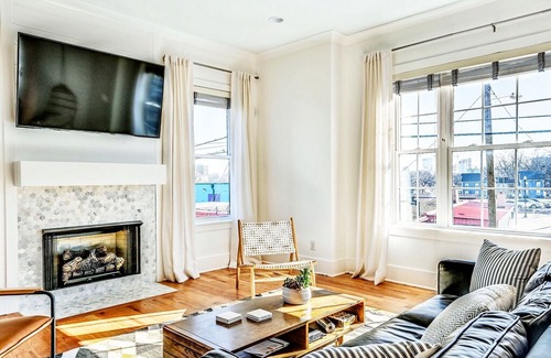 Hope Gardens House | ★PROSPER HOUSE ★ Bachelor(ette) Rooftop Sky Terrace, 1.2 miles to BROADWAY