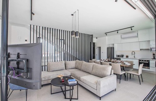 Protaras Villa | Protaras Elite Pearl Villa EP16 - a villa that sleeps 11 guests in 5 bedrooms