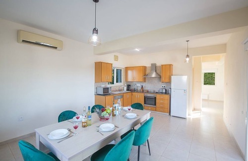 Protaras Villa | Protaras Holiday Villa AP271 - a villa that sleeps 7 guests in 3 bedrooms
