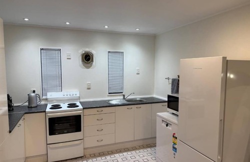 Masterton Villa | Protea Cottage. Relax-Explore-Work. 3km to Town.