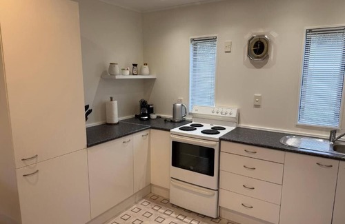 Masterton Villa | Protea Cottage. Relax-Explore-Work. 3km to Town.
