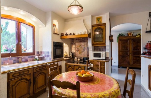 Althen-des-Paluds House | Provençal Villa with Private Pool, A/C, WiFi, Kids' Play Area, Ping-Pong, & Foosball
