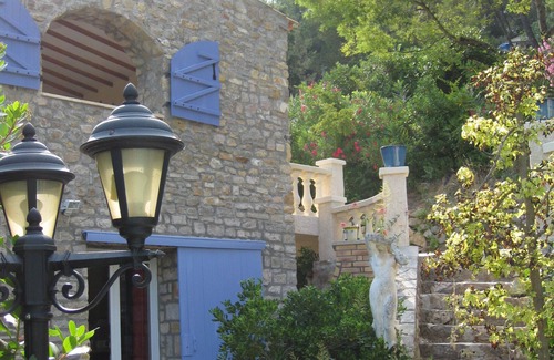 Carces House | Provencal farmhouse in natural stones in a wooded hill with swimming pool.