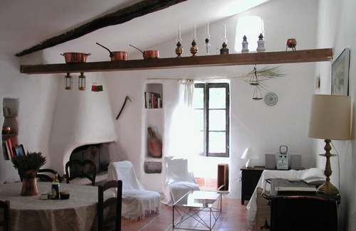 Les Pilles House | Provencal farmhouse with pool surrounded by nature in a 40 hectare property