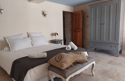 Saint-Etienne-du-Gres Other | Provencal farmhouse with stone charm - 5 bedrooms - heated swimming pool 10p