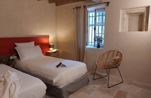 Saint-Etienne-du-Gres Other | Provencal farmhouse with stone charm - 5 bedrooms - heated swimming pool 10p