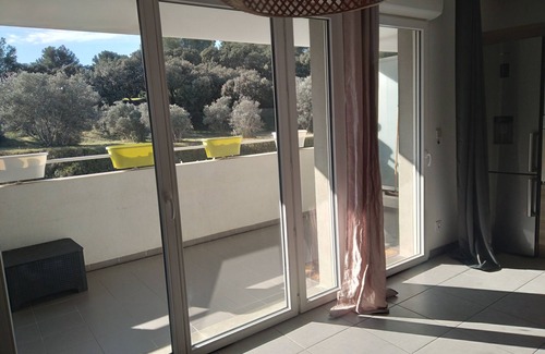 Istres Apartment | Provencal getaway