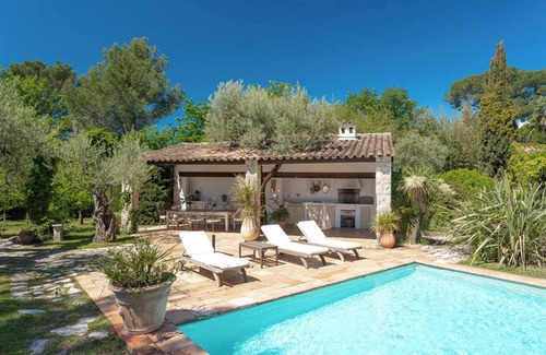 Tourrettes-sur-Loup Villa | Provencal House, Private Pool, Sea View