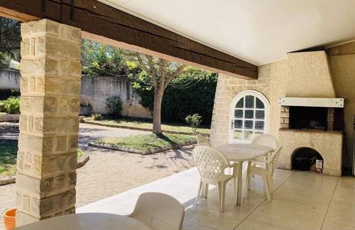 Aubagne Villa | Provencal house on flat plot with swimming pool Garlaban view