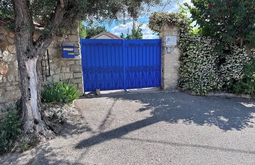 Allauch Apartment | Provençal studio, with swimming pool, between sea and mountains, quiet