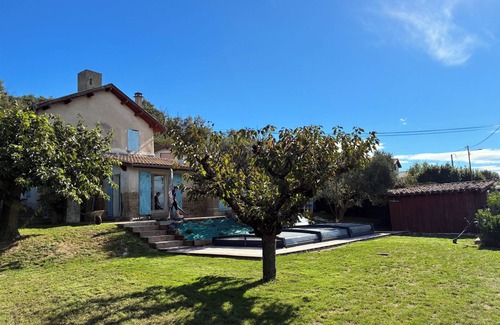 Albon House | Provencal-style gîte in a quiet location, private pool, view of the Ardèche in the Drôme.