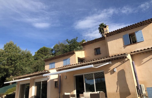 Bagnols-en-Foret Villa | Provençal villa with pool and a lovely view of the hills