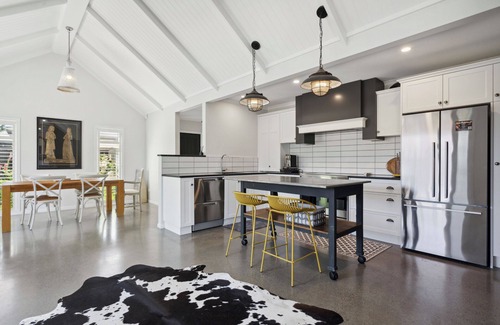 Martinborough House | Provence on Cologne - Martinborough Holiday Home