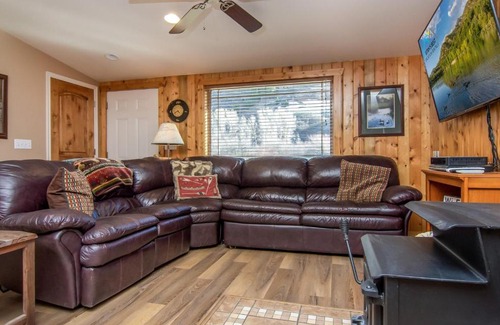 Sundance House | Provo Riverside Cabin #3 - Provo Canyon - Private Hot Tub - Rent all 3 Cabins