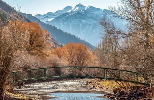 Sundance House | Provo Riverside Cabin #3 - Provo Canyon - Private Hot Tub - Rent all 3 Cabins