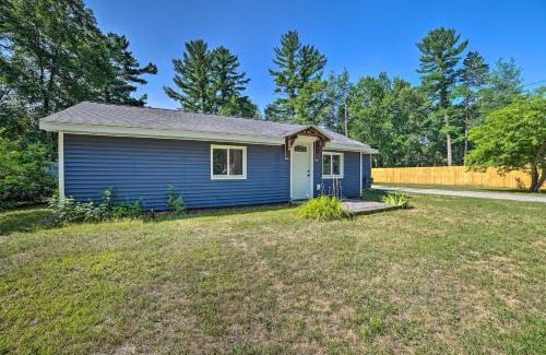 Prudenville House | Prudenville Retreat with Yard about 1 Mi to Lake!