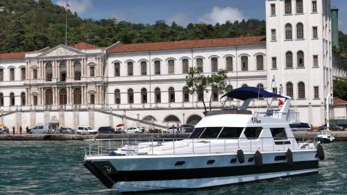 Arnavutkoy Boat Rental | Pruva Yacht