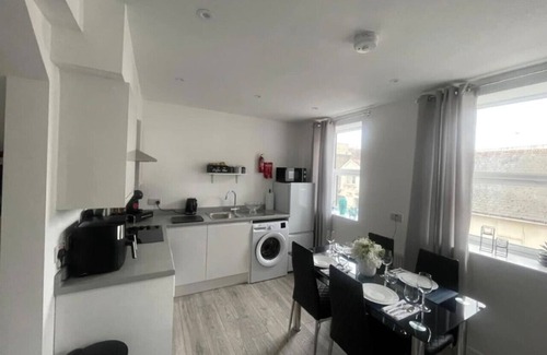 Watford Apartment | Prymeo | Modern 2-Bed in Central Watford