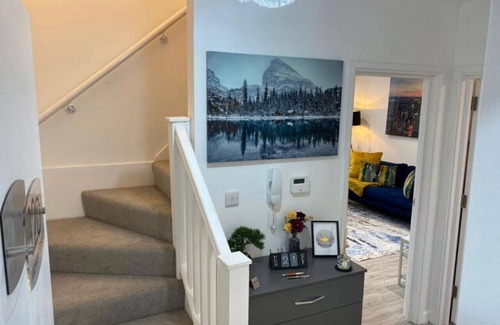 Watford Apartment | Prymeo | Modern 2-Bed in Central Watford
