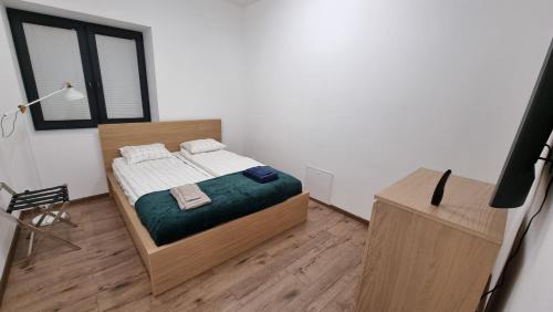 Pinczyn Apartment | Przestronny Luksusowy Apartament, Klimatyzacja, Duży Parking, Zameldowanie 24h, 2 sypialnie, salon, kuchnia, pralnia, monitoring, 95mkw