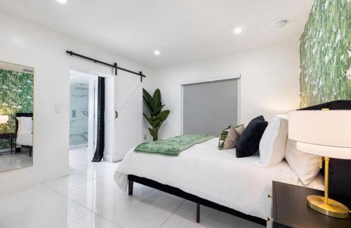 Miami Shores Apartment | PS5 Container Home Big Backyard Cornhole