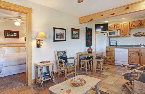 Estes Park Condo | Ptarmigan Mountain 202 - 2 Br Condo with Fireplace - Lake/Mountain Views!