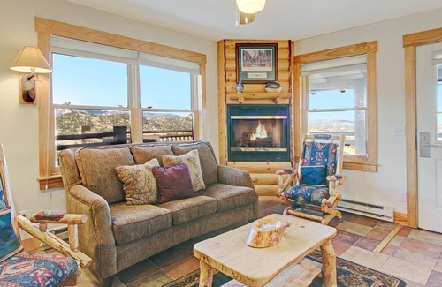 Estes Park Condo | Ptarmigan Mountain 202 - 2 Br Condo with Fireplace - Lake/Mountain Views!