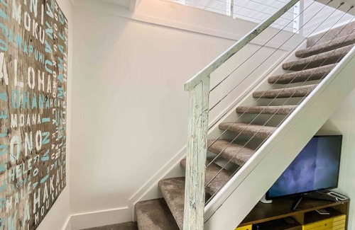 Historic Lahaina Front Street Cottage | Puamana: New, bright, clean, modern gem! Vitamix, surfboards, bikes included