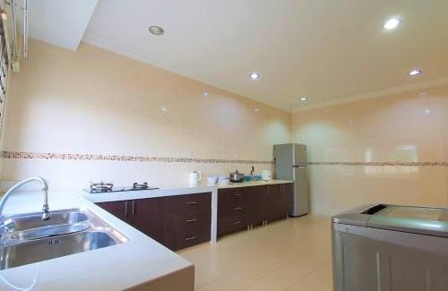 Puchong House | Puchong Semi D Homestay spacious 4 rooms