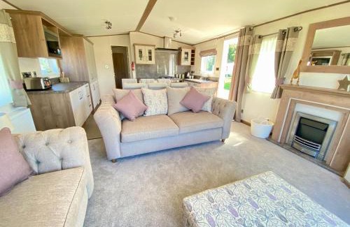 South Cerney House | Puddleducks, Dog Friendly Hot Tub Lodge