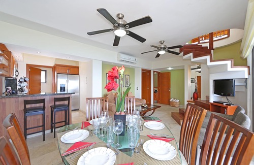 Colonia 5 de Diciembre Condo | 🍹PUERTA AL MAR🍹 PENTHOUSE/BEACHFRONT–5 BALCONIES/POOL/STEPS 2 TOWN–WONT LAST!