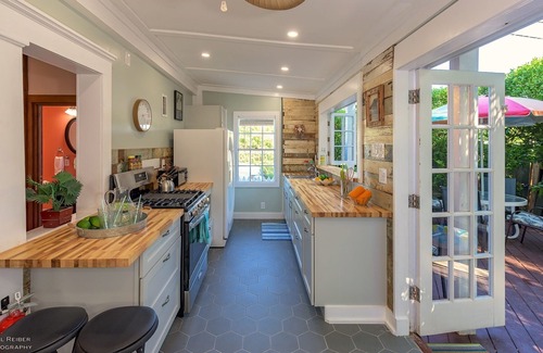 Key West Historic District House | *PUERTA CORALINA @ OLD TOWN* Cottage Near Duval + LAST KEY SERVICE.