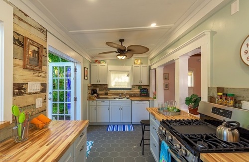 Key West Historic District House | *PUERTA CORALINA @ OLD TOWN* Cottage Near Duval + LAST KEY SERVICE.