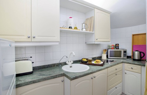 Guadalmina Apartment | Puerto Banus Private pool and garden. 200m of golf, restaurants and shops