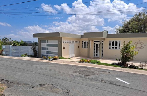 Minillas Apartment | Puerto Rico-Breathtaking Views -Centrally located-Family-Relaxation