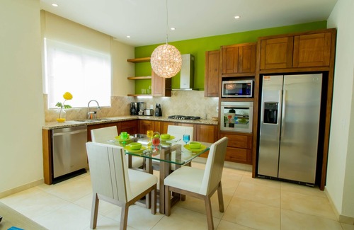 Amapas Condo | Puerto Vallarta Luxury Condo V177 just one block from Muertos beach.