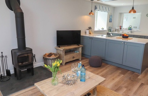 Craster Cottage | PUFFIN COTTAGE, family friendly, character holiday cottage in Craster
