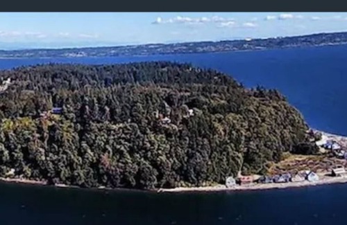 Everett House | Puget Sound Beacon - Million $ Views