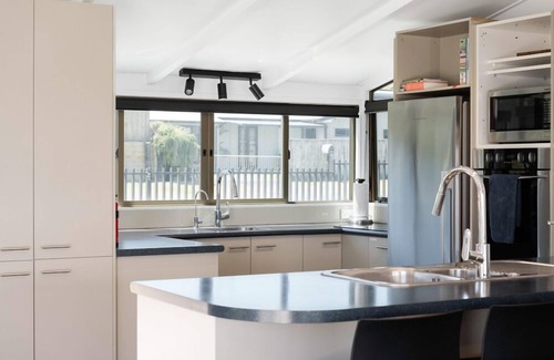 Pukehina House | Pukehina Estuary Sunset Views Holiday Home