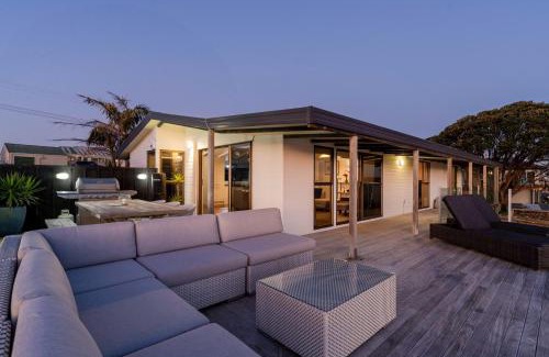 Pukehina House | Pukehina Estuary Sunset Views Holiday Home