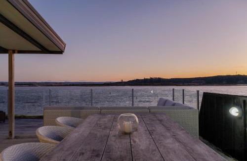 Pukehina House | Pukehina Estuary Sunset Views Holiday Home