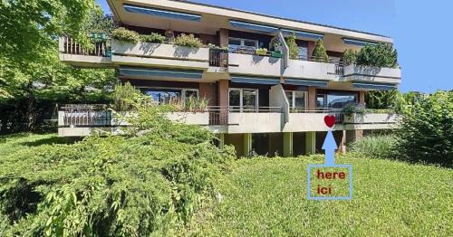 Pully Apartment | PULLY LAUSANNE sunny apartment on lakeside street and direct bus to Lausanne train station