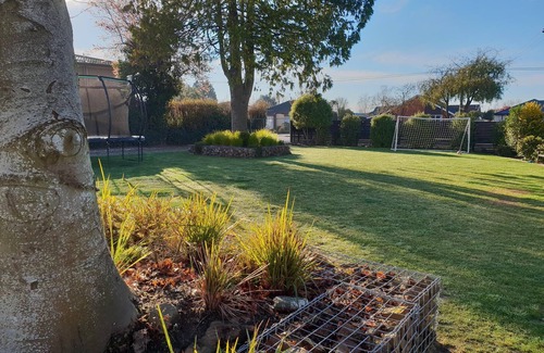 Harewood Apartment | PUMPHOUSE APARTMENT- AIRPORT,spacious,private, warm, homely, family